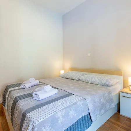 Apartments Listes Milna  Exterior photo