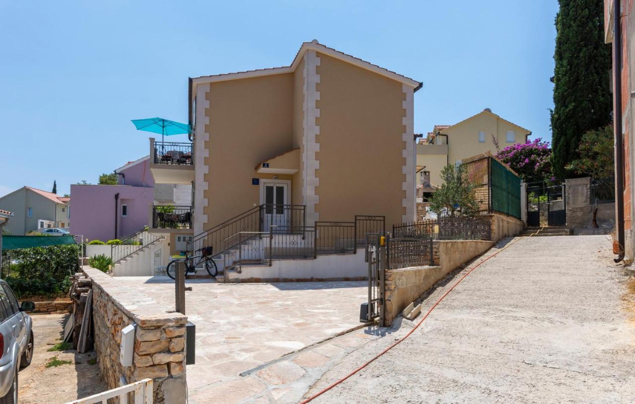 Listes Holiday home Milna (Brac)