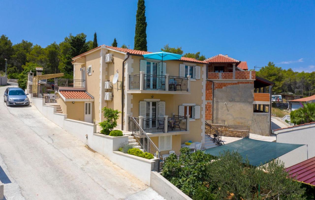 Listes Holiday home Milna (Brac)