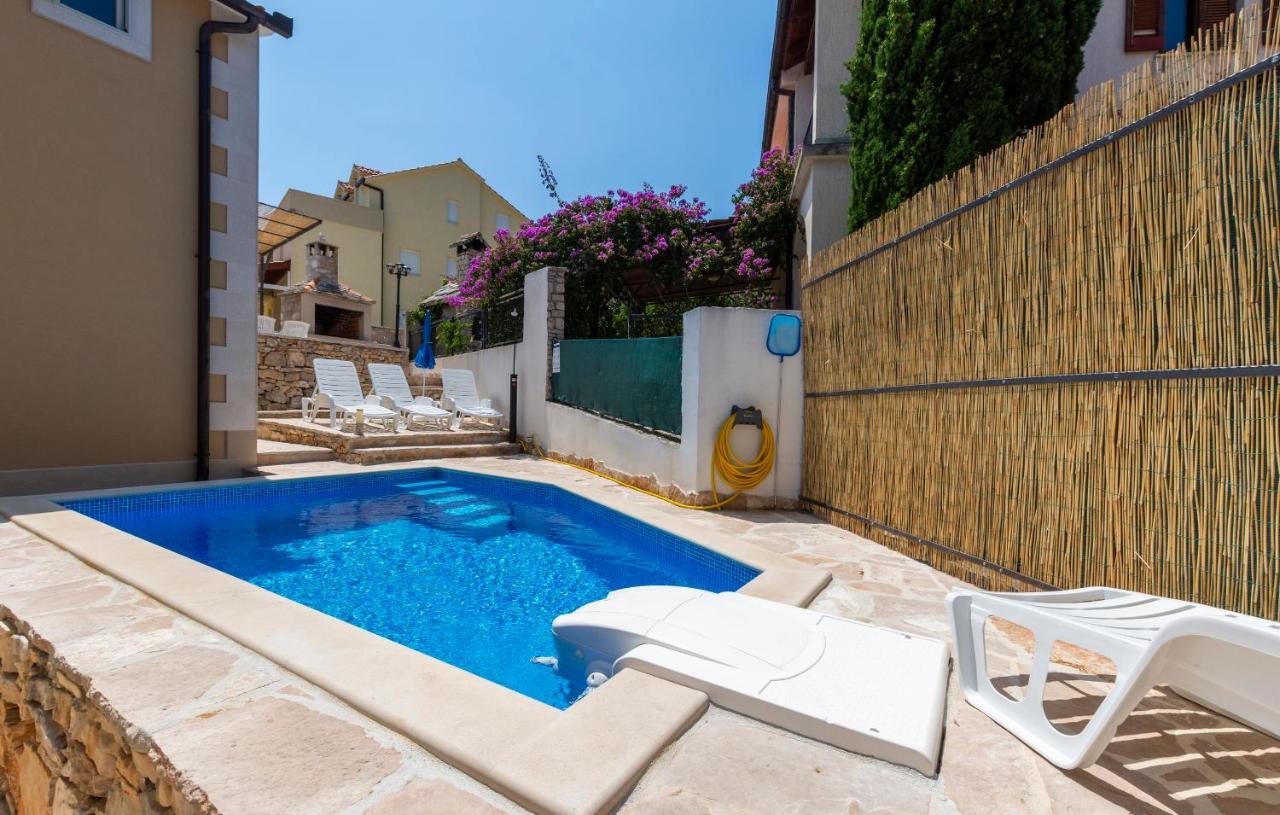 Listes Holiday home *